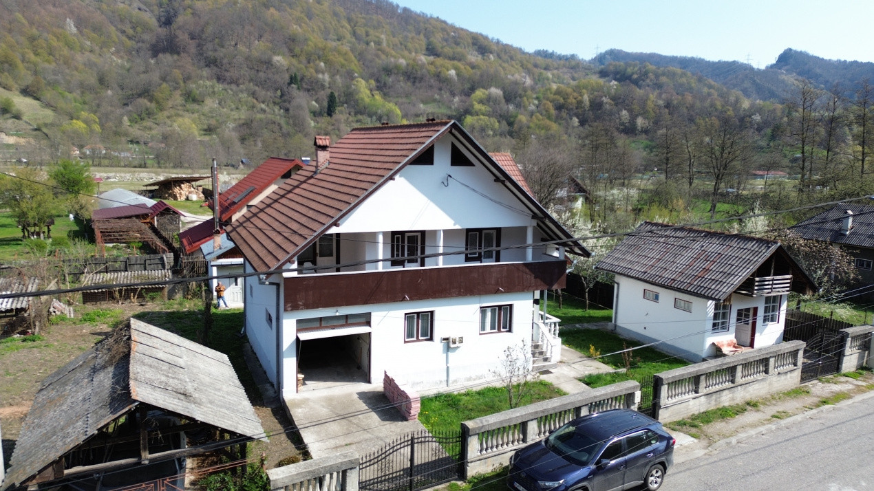 Case de vanzare Brezoi Central 2
