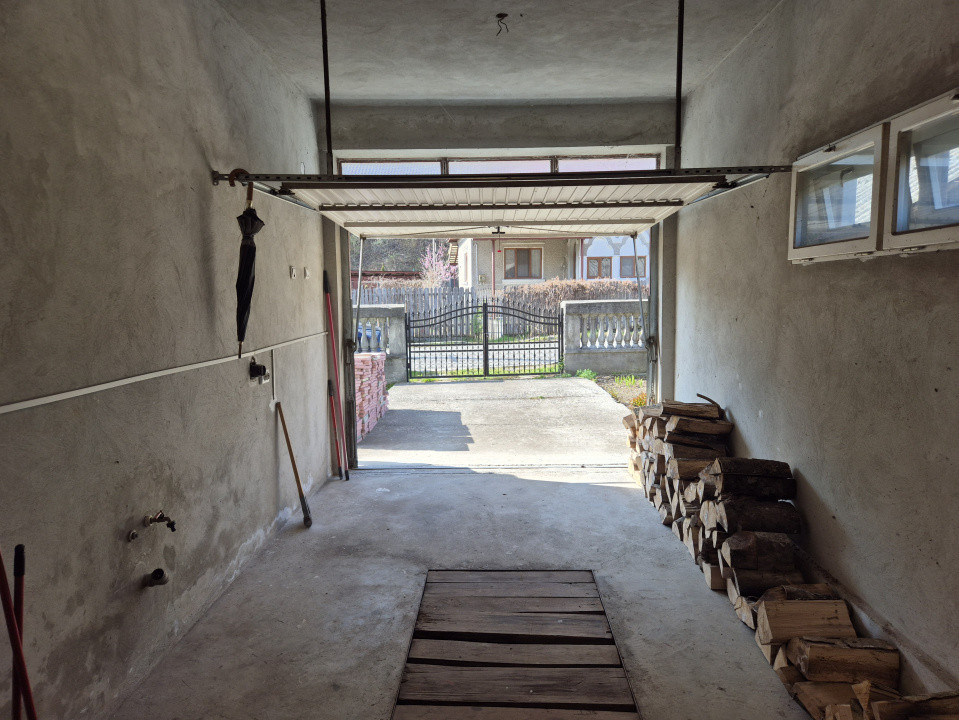 Case de vanzare Brezoi Central 7