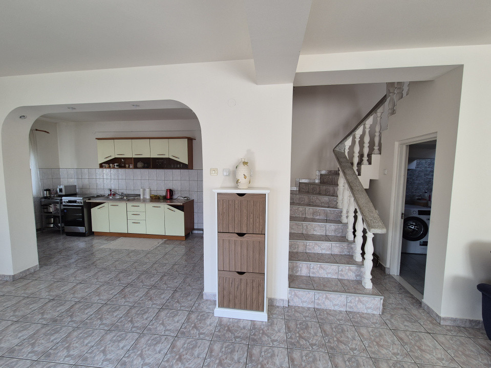 Case de vanzare Brezoi Central 8