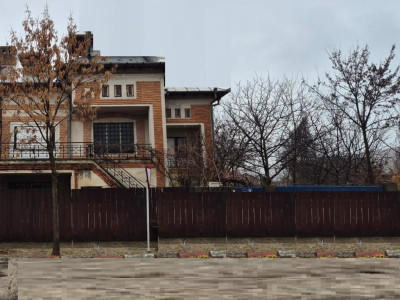 Casa-vila de vanzare in Alexandria teren 1050 mp pretabil comercial